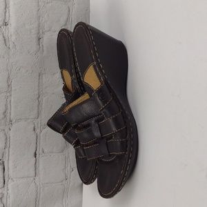 Born Women's Size 8 Brown Leather Slip On Wedge Heeled Sandals W61844